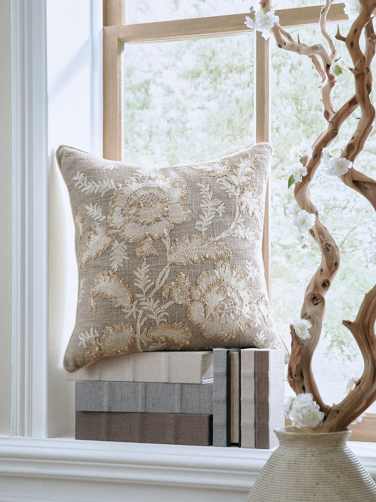 Viveka - Pillow