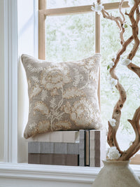 Viveka - Pillow