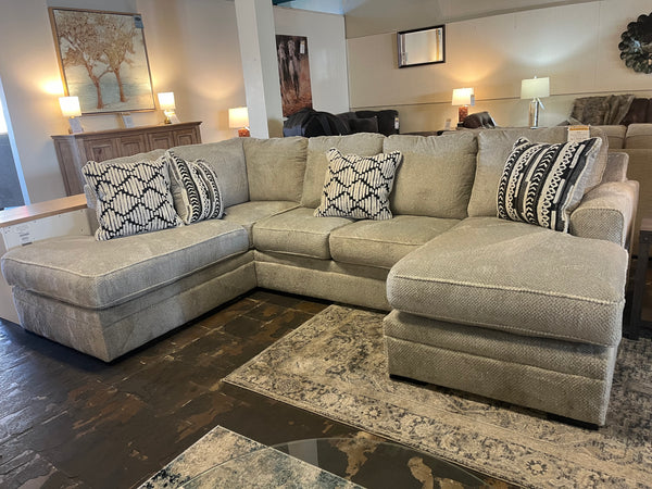 Calnita Sectional with Double-Chaise