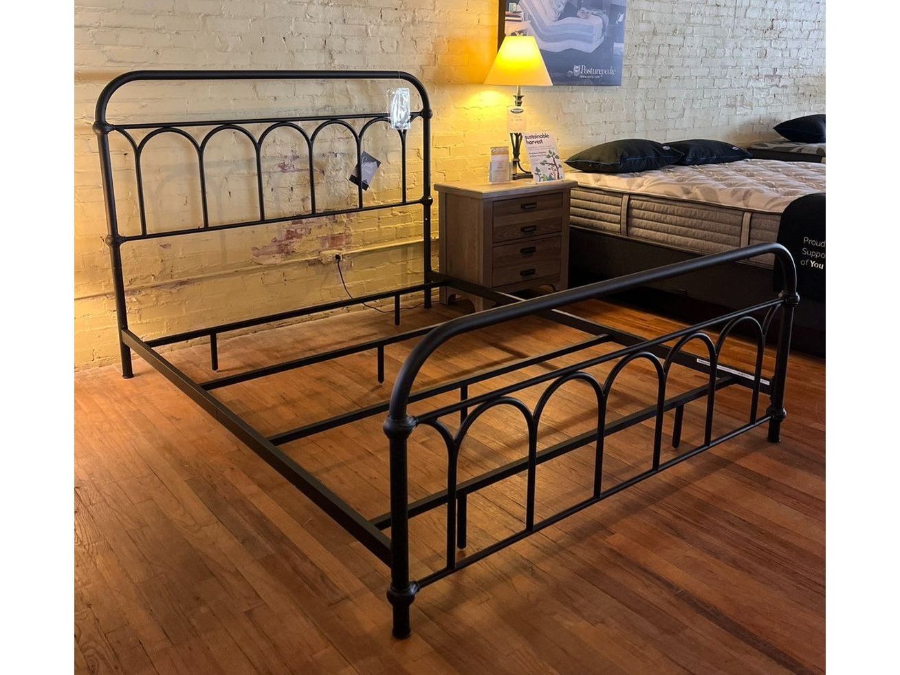Nashburg queen metal bed discount