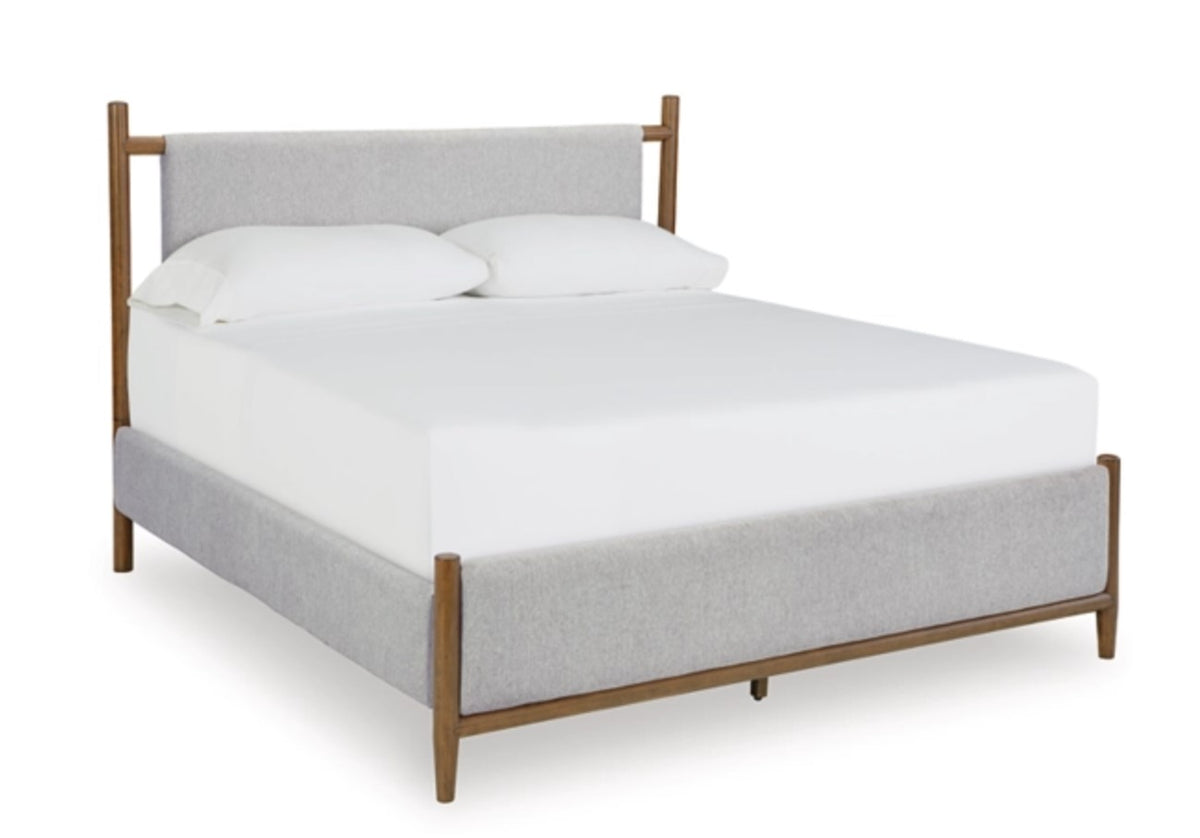 LYNCOTT QUEEN BED {REQUIRES -97 RAILS} B615-81