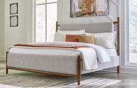 LYNCOTT QUEEN BED {REQUIRES -97 RAILS} B615-81